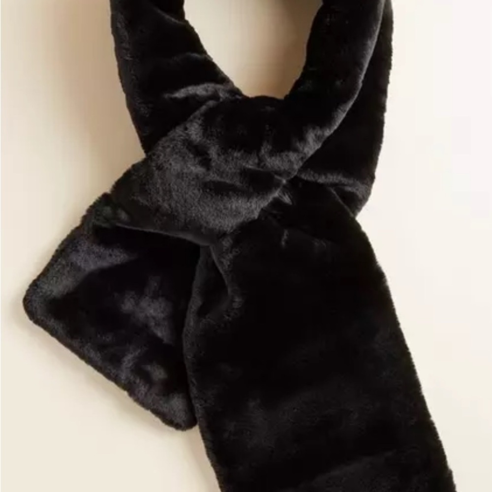 NWT Torrid Reversible Faux Fur Scarf